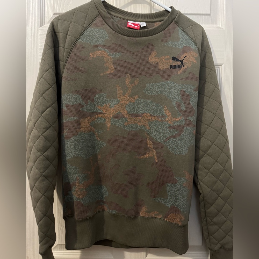 Puma crewneck Camo sweatshirt. Men’s Small. NWOT